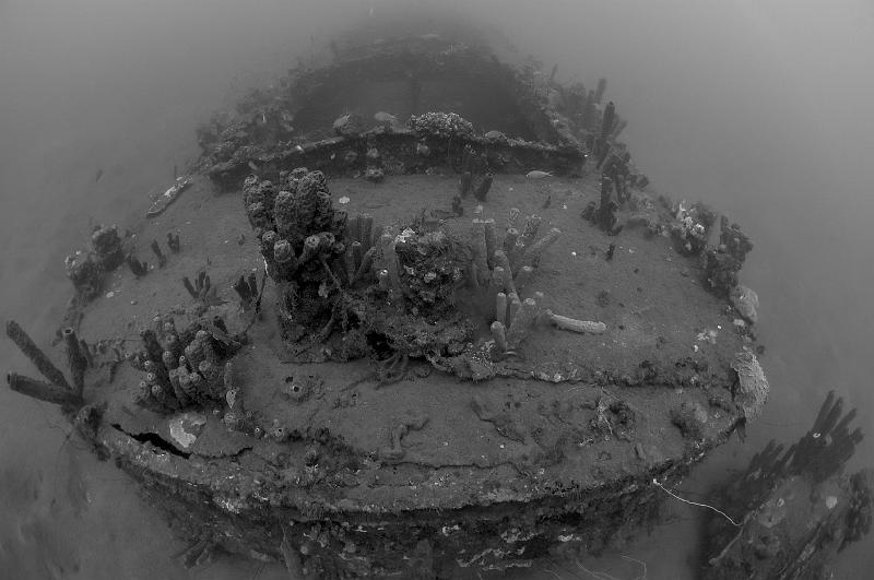 GWD Gourbeyre Epave barge 27fev2010_007.jpg - NB